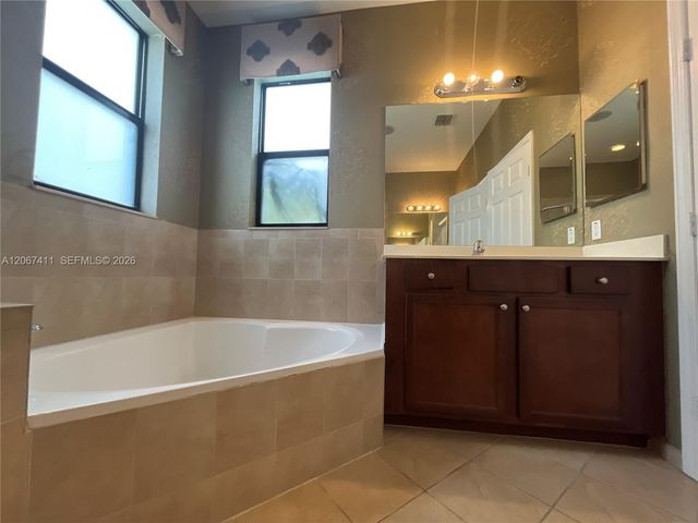 8843 W 34th Avenue, Hialeah, FL 33018