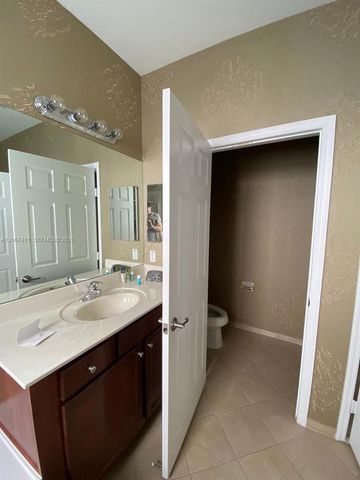 8843 W 34th Avenue, Hialeah, FL 33018