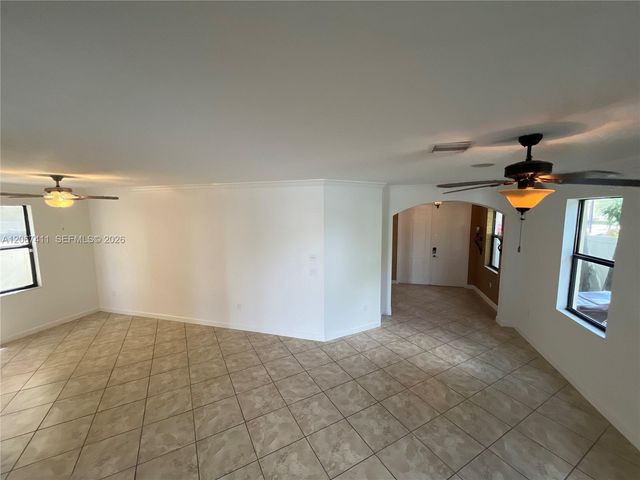 8843 W 34th Avenue, Hialeah, FL 33018