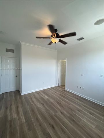 8843 W 34th Avenue, Hialeah, FL 33018