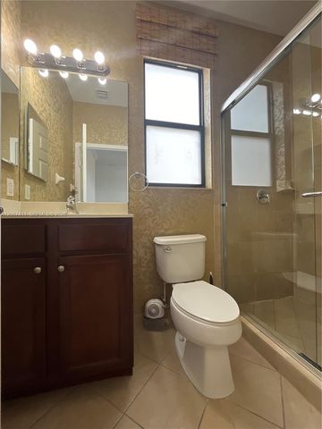 8843 W 34th Avenue, Hialeah, FL 33018