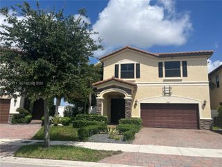 8843 W 34th Avenue, Hialeah, FL 33018