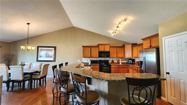 9816 N Stark Avenue, Kansas City, MO 64157