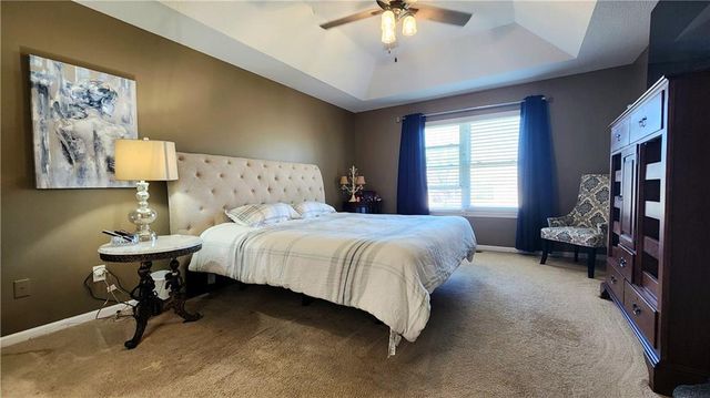 9816 N Stark Avenue, Kansas City, MO 64157