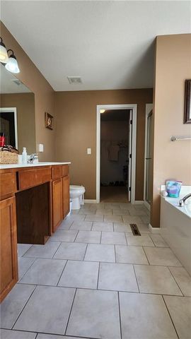 9816 N Stark Avenue, Kansas City, MO 64157