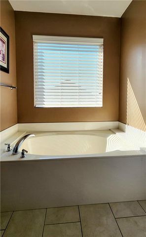 9816 N Stark Avenue, Kansas City, MO 64157