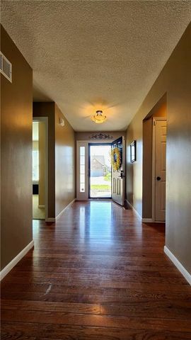 9816 N Stark Avenue, Kansas City, MO 64157