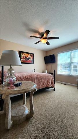 9816 N Stark Avenue, Kansas City, MO 64157