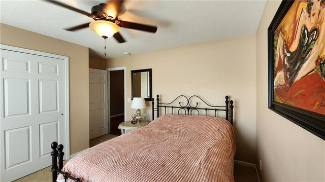 9816 N Stark Avenue, Kansas City, MO 64157