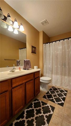 9816 N Stark Avenue, Kansas City, MO 64157