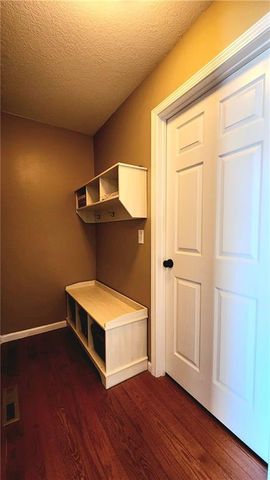 9816 N Stark Avenue, Kansas City, MO 64157