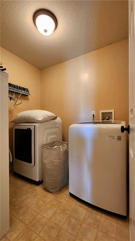 9816 N Stark Avenue, Kansas City, MO 64157