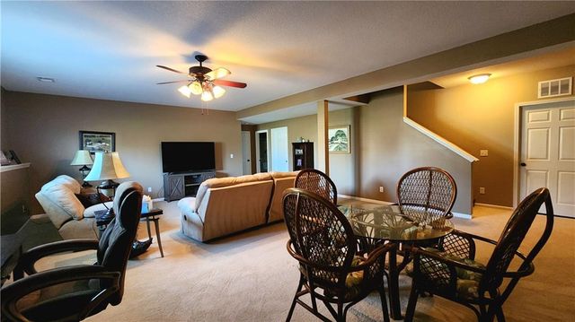 9816 N Stark Avenue, Kansas City, MO 64157