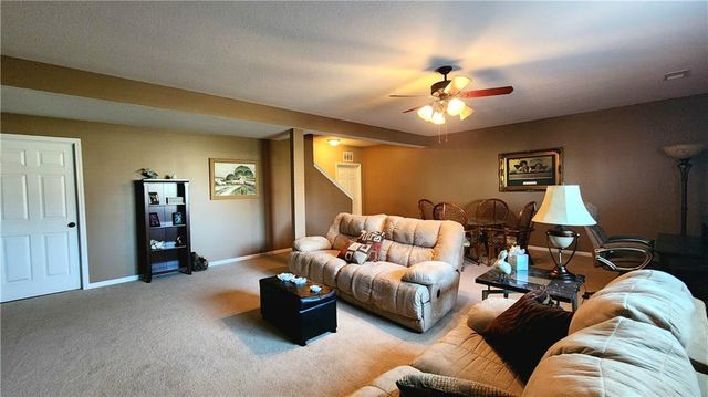 9816 N Stark Avenue, Kansas City, MO 64157