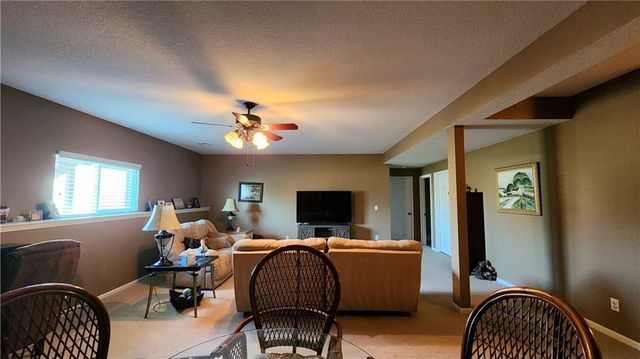 9816 N Stark Avenue, Kansas City, MO 64157