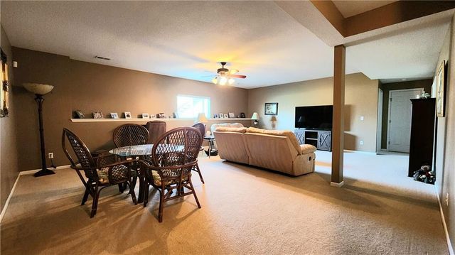 9816 N Stark Avenue, Kansas City, MO 64157