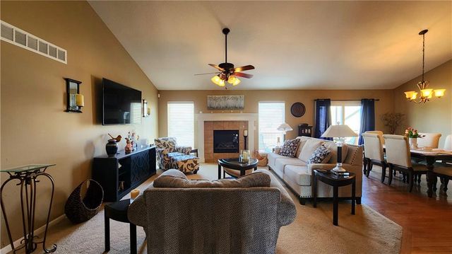 9816 N Stark Avenue, Kansas City, MO 64157