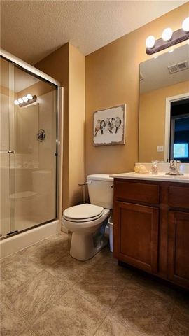 9816 N Stark Avenue, Kansas City, MO 64157