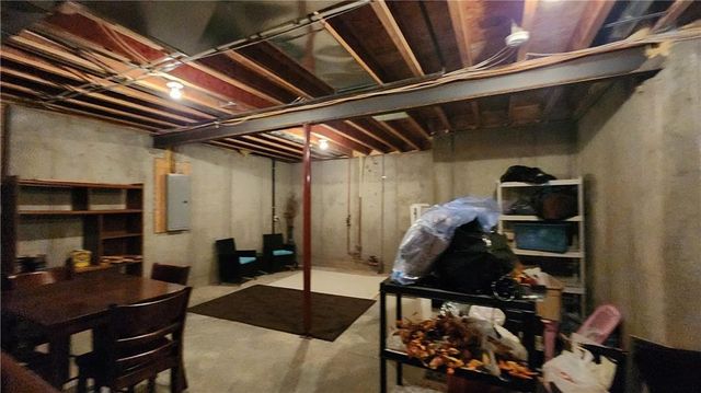 9816 N Stark Avenue, Kansas City, MO 64157