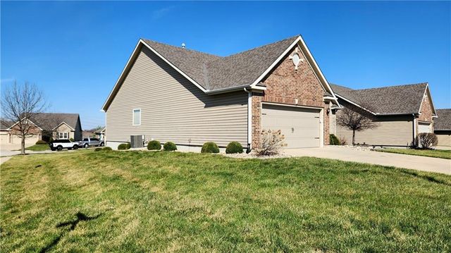 9816 N Stark Avenue, Kansas City, MO 64157