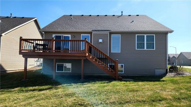 9816 N Stark Avenue, Kansas City, MO 64157