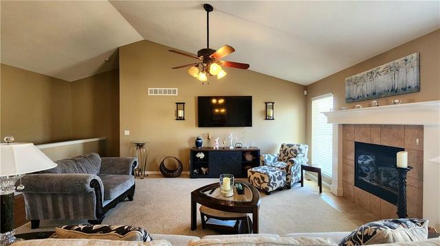 9816 N Stark Avenue, Kansas City, MO 64157