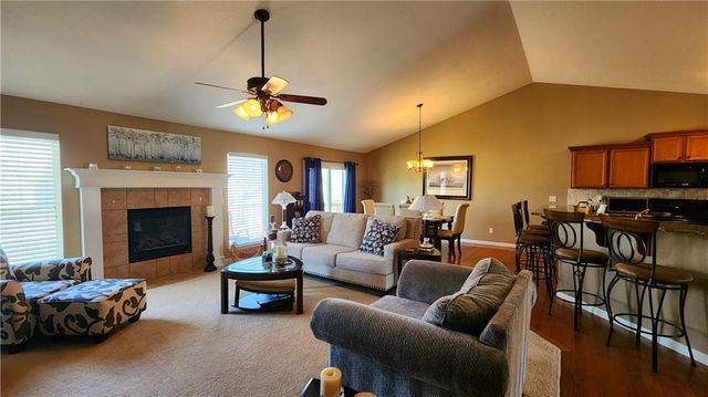 9816 N Stark Avenue, Kansas City, MO 64157