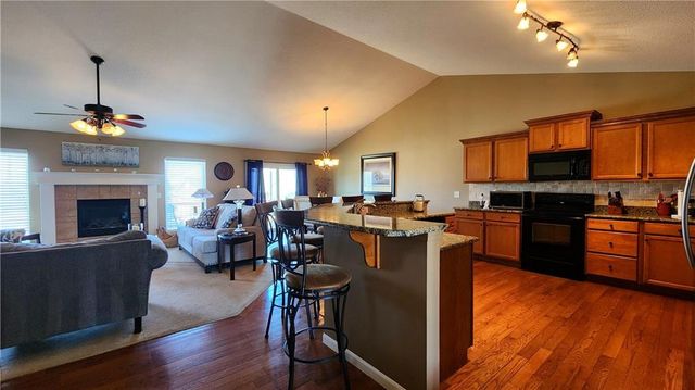 9816 N Stark Avenue, Kansas City, MO 64157