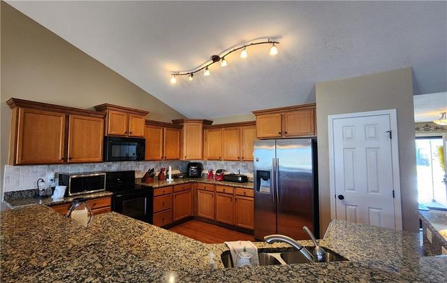 9816 N Stark Avenue, Kansas City, MO 64157