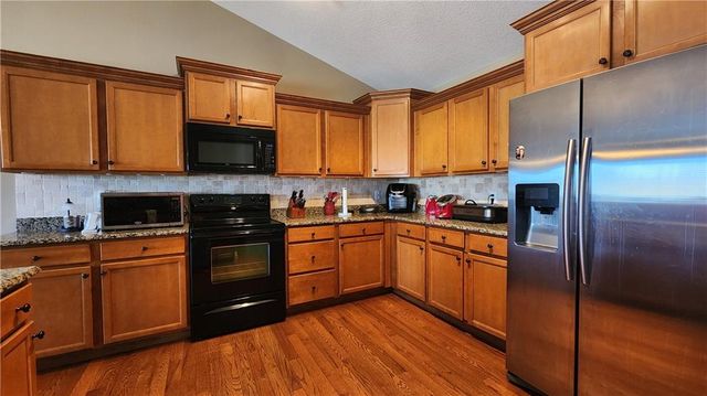 9816 N Stark Avenue, Kansas City, MO 64157