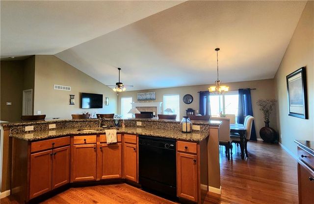 9816 N Stark Avenue, Kansas City, MO 64157