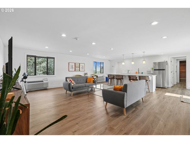 2021 Sw MAIN St 33, Portland, OR 97205
