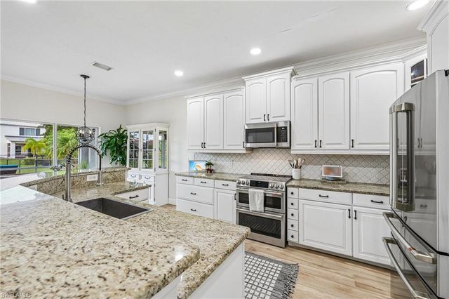 2538 Blackburn CIR, Cape Coral, FL 33991