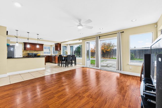 8880 Inisheer Way, Sacramento, CA 95828