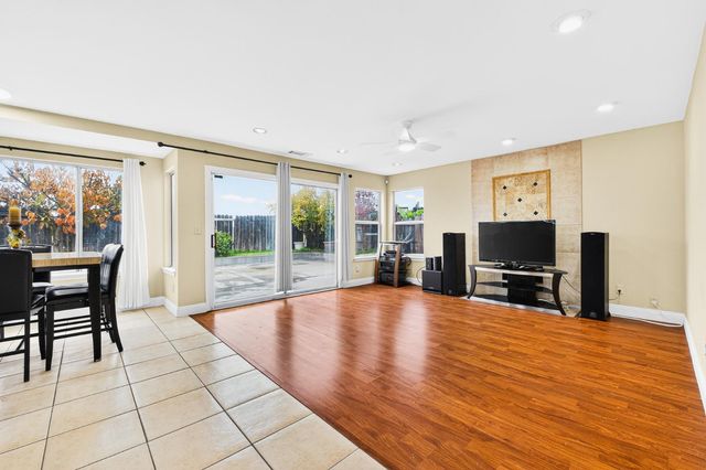 8880 Inisheer Way, Sacramento, CA 95828