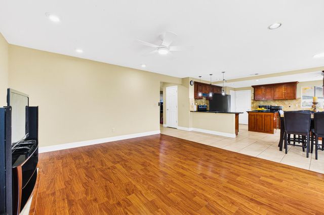 8880 Inisheer Way, Sacramento, CA 95828