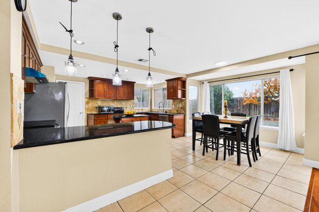 8880 Inisheer Way, Sacramento, CA 95828