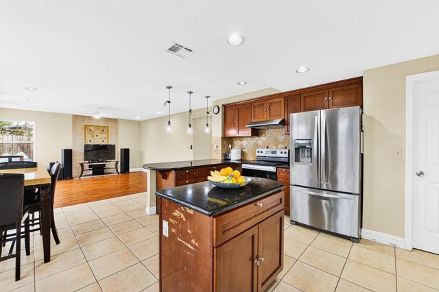 8880 Inisheer Way, Sacramento, CA 95828