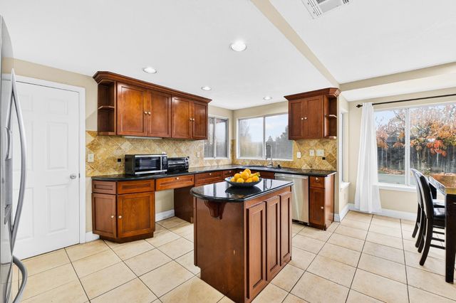 8880 Inisheer Way, Sacramento, CA 95828