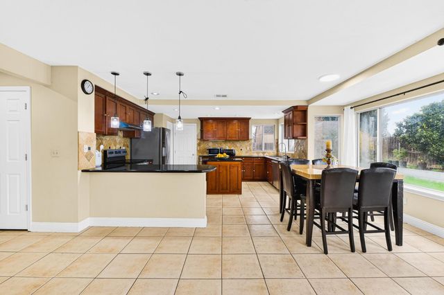 8880 Inisheer Way, Sacramento, CA 95828