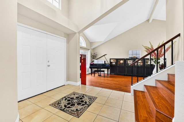 8880 Inisheer Way, Sacramento, CA 95828