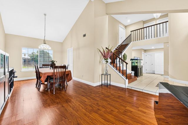 8880 Inisheer Way, Sacramento, CA 95828