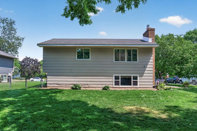 12149 Wisconsin Avenue N, Champlin, MN 55316