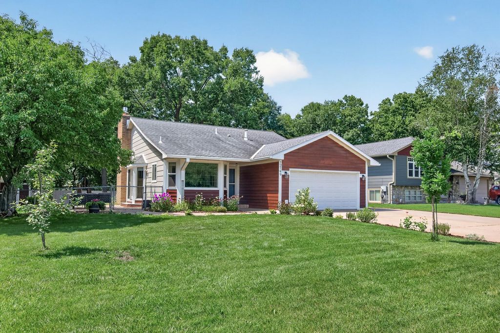 12149 Wisconsin Avenue N, Champlin, MN 55316