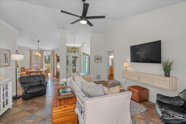 5801 Red Cedar St, Pensacola, FL 32507