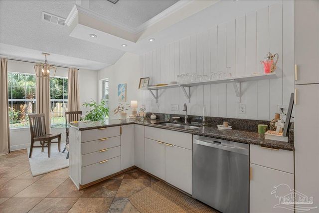 5801 Red Cedar St, Pensacola, FL 32507