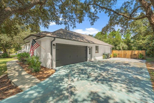 5801 Red Cedar St, Pensacola, FL 32507