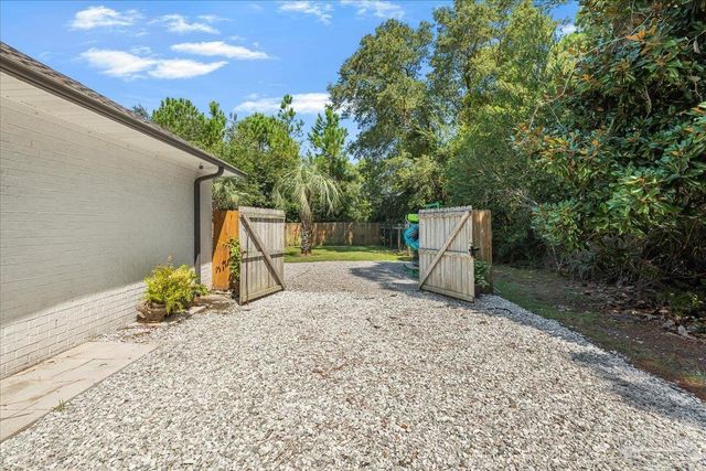 5801 Red Cedar St, Pensacola, FL 32507