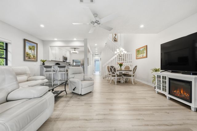 1102 SE Mitchell Ave Apt 308, Port St Lucie, FL 34952