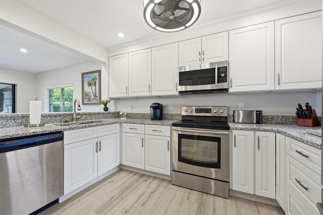 1102 SE Mitchell Ave Apt 308, Port St Lucie, FL 34952